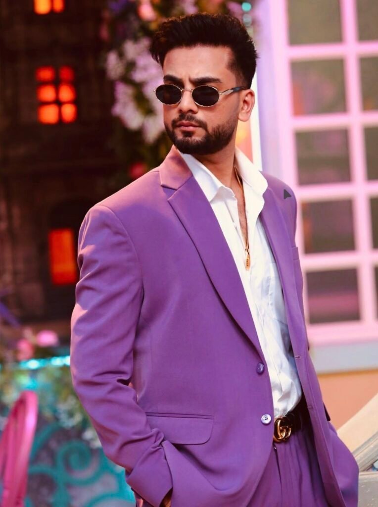 Elvish yadav signs bollywood debut film